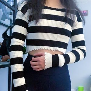 Black and White Ribbed Distressed Cropped Sweater!